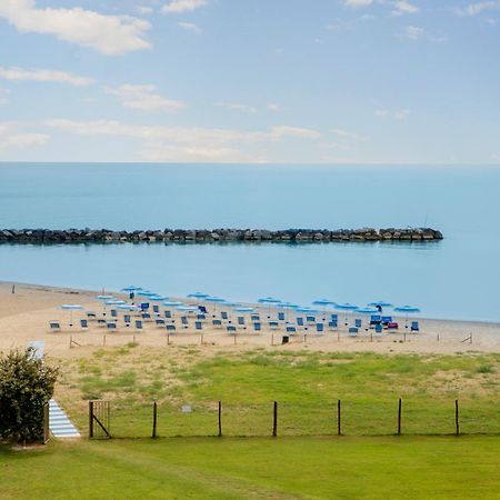 Residence Brezza Di Mare San Benedetto del Tronto Exterior foto